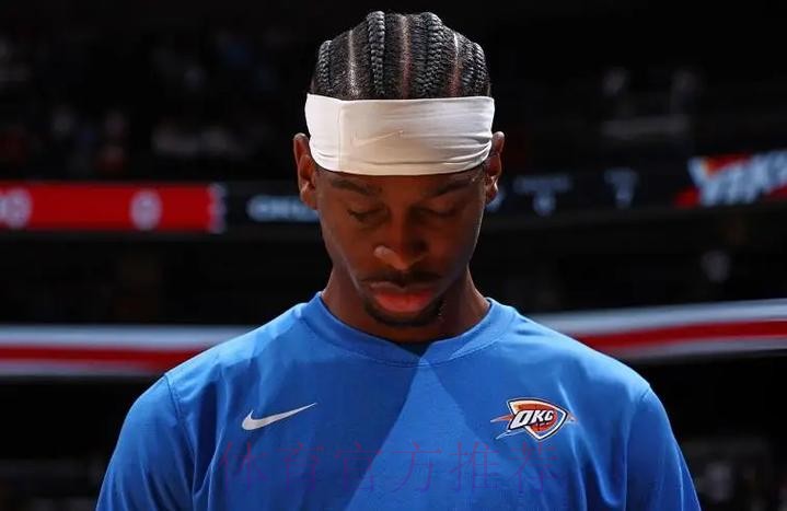 马刺防守漏人 亚历山大暴扣笑纳大礼